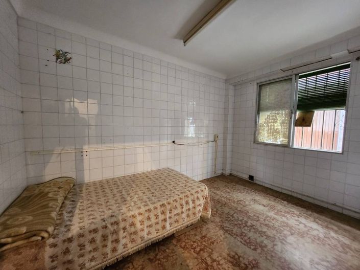 Image No.16-6 Bed Townhouse for sale