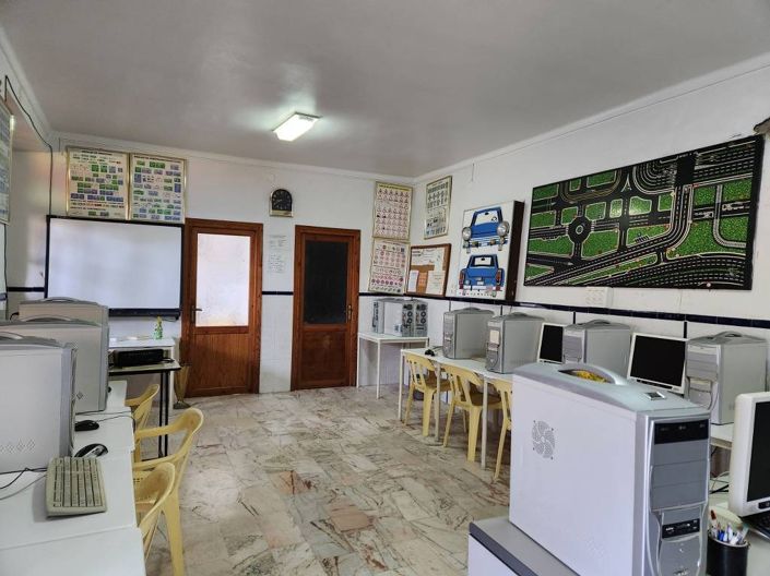 Image No.18-6 Bed Townhouse for sale