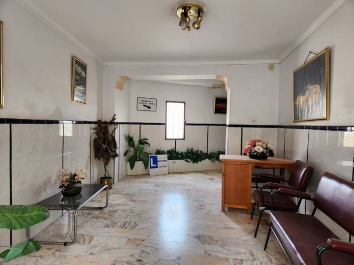 Image No.7-6 Bed Townhouse for sale