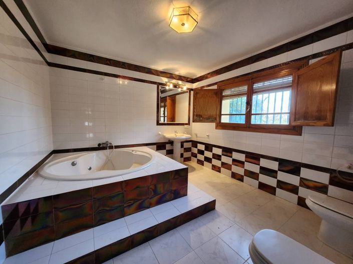 Image No.18-5 Bed Villa for sale