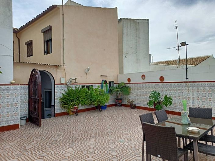 Image No.16-5 Bed Townhouse for sale