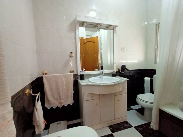 Image No.7-5 Bed Townhouse for sale