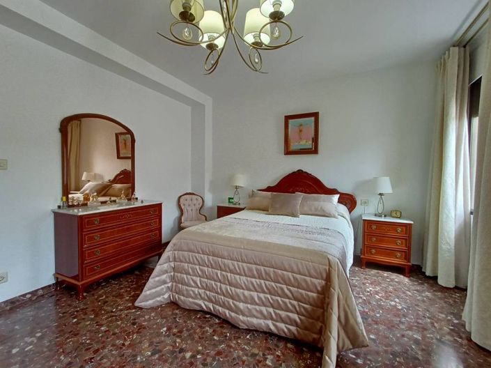 Image No.10-5 Bed Townhouse for sale