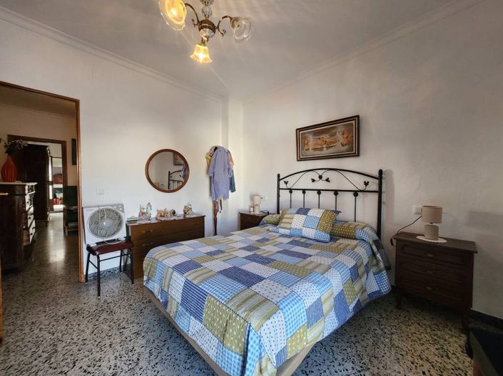 Image No.13-3 Bed Townhouse for sale