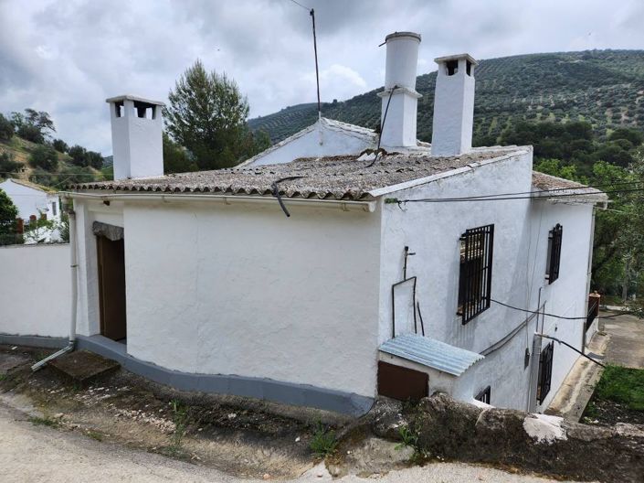 Image No.17-4 Bed Country House for sale