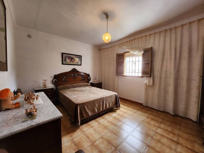 Image No.9-4 Bed Country House for sale