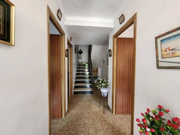 Image No.10-4 Bed Country House for sale