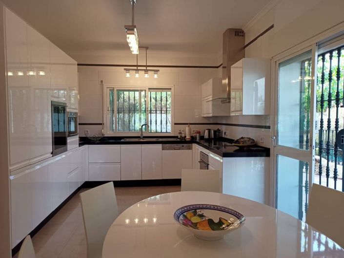 Image No.3-5 Bed Villa for sale