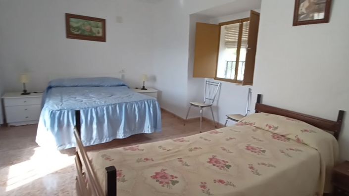 Image No.8-3 Bed Townhouse for sale