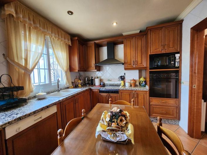 Image No.3-4 Bed Townhouse for sale