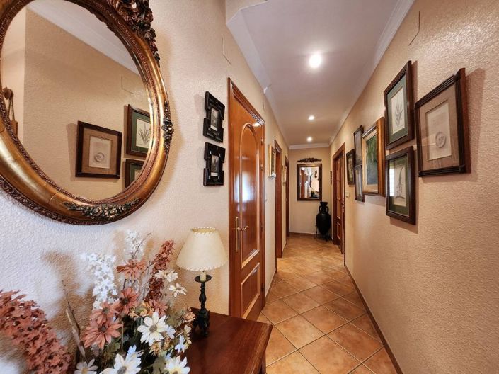 Image No.10-4 Bed Townhouse for sale