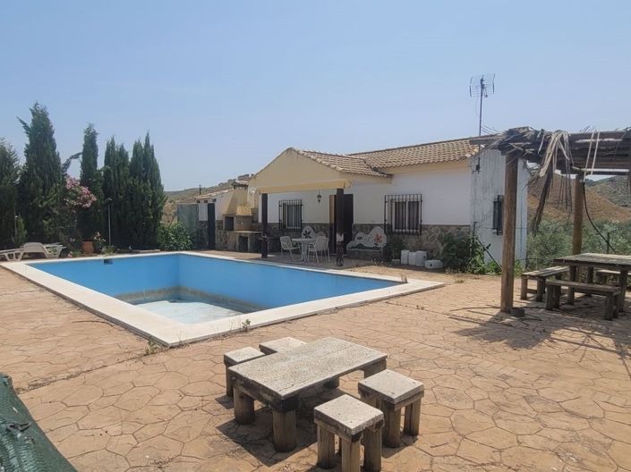 Image No.8-3 Bed Chalet for sale