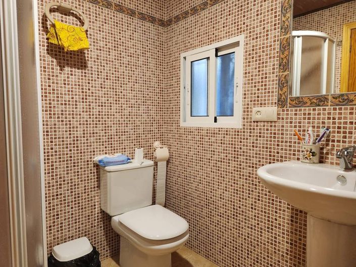 Image No.18-2 Bed Country House for sale