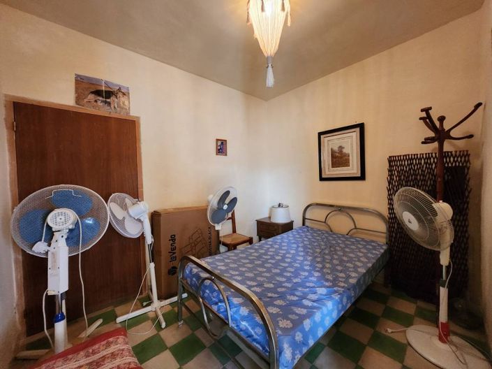 Image No.11-5 Bed Townhouse for sale