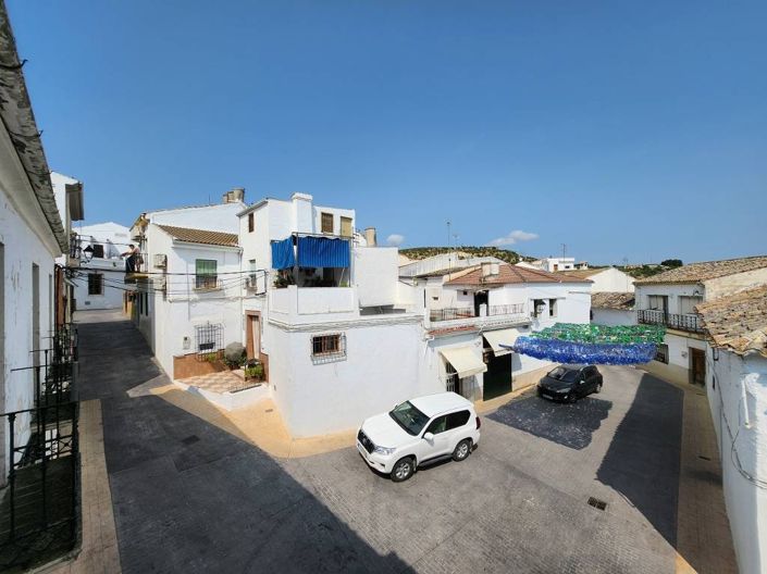 Image No.13-5 Bed Townhouse for sale