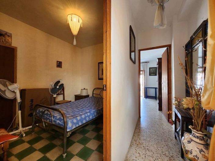 Image No.14-5 Bed Townhouse for sale