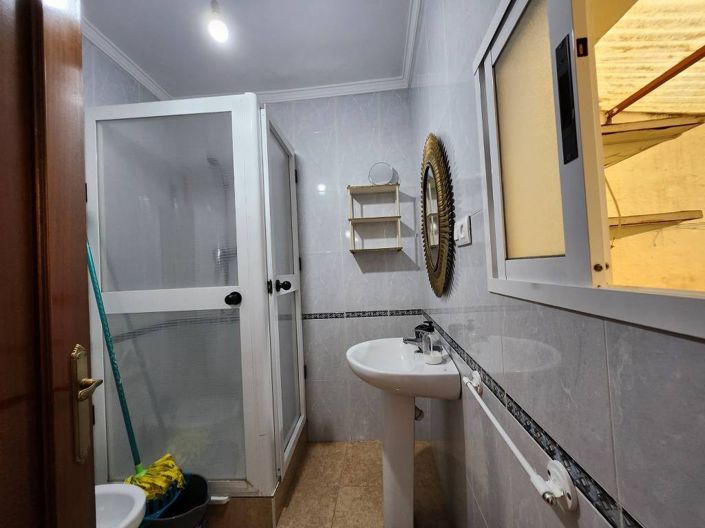 Image No.16-5 Bed Townhouse for sale