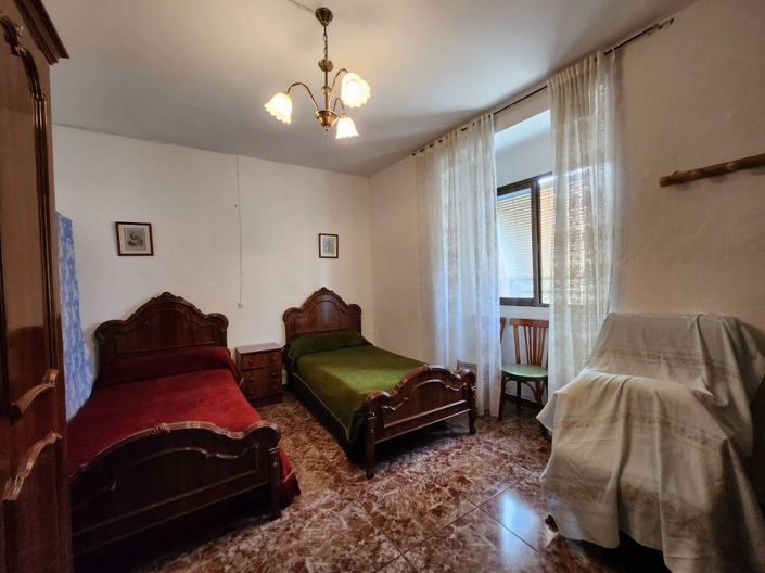 Image No.16-4 Bed Townhouse for sale