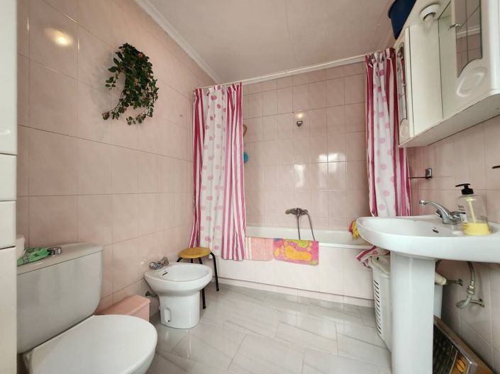 Image No.17-4 Bed Townhouse for sale