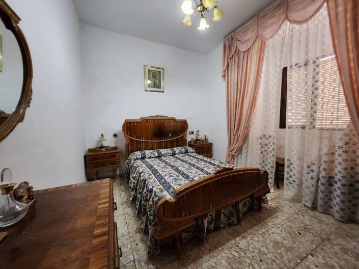 Image No.5-4 Bed Townhouse for sale