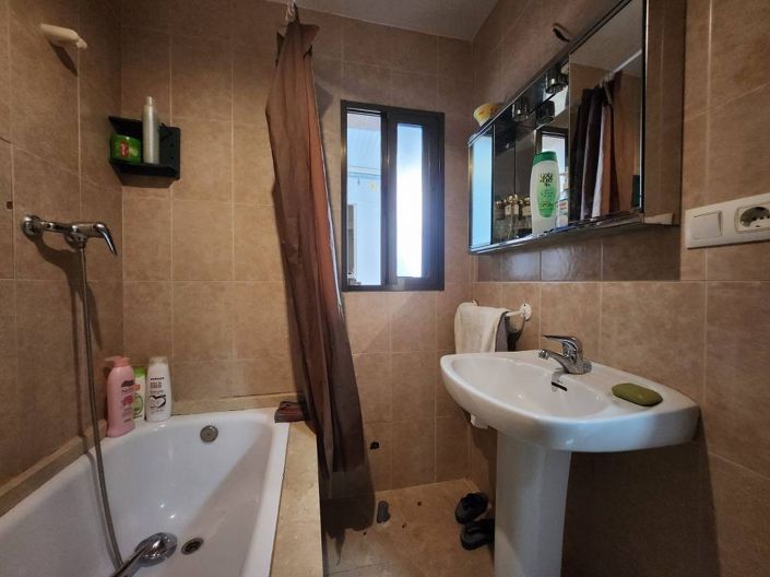 Image No.19-3 Bed Townhouse for sale