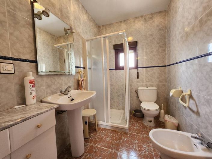 Image No.15-6 Bed Townhouse for sale