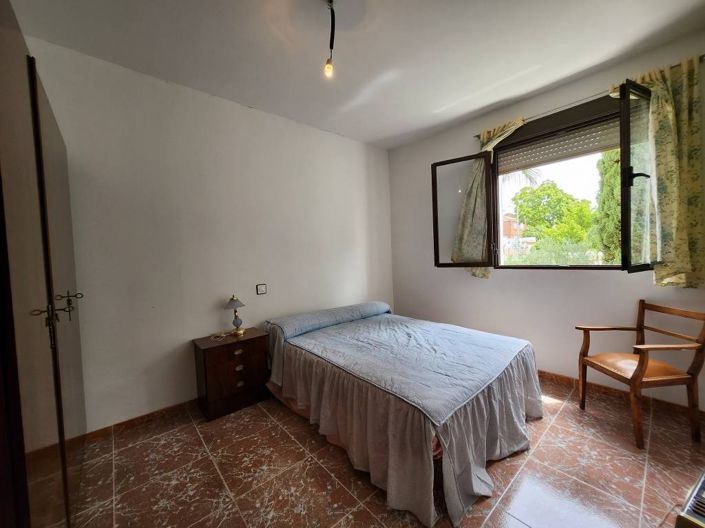 Image No.8-6 Bed Townhouse for sale