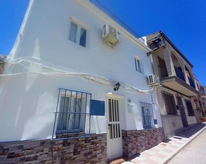 Image No.3-3 Bed Townhouse for sale