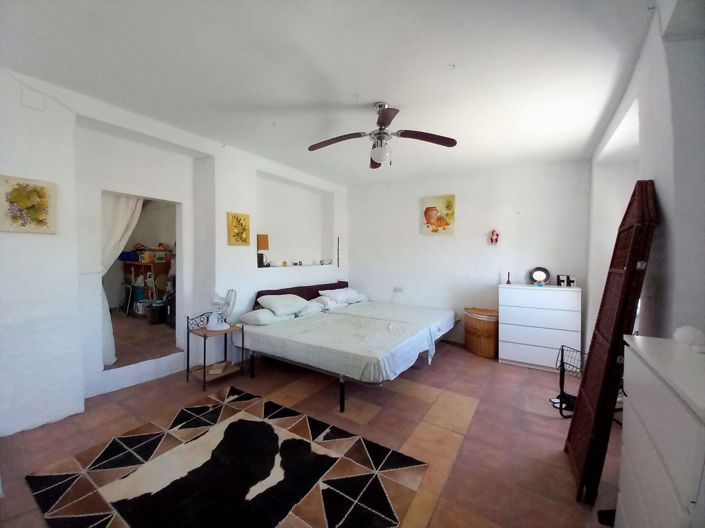 Image No.24-3 Bed Townhouse for sale