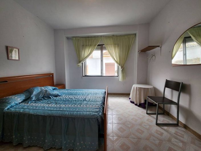 Image No.12-2 Bed Townhouse for sale