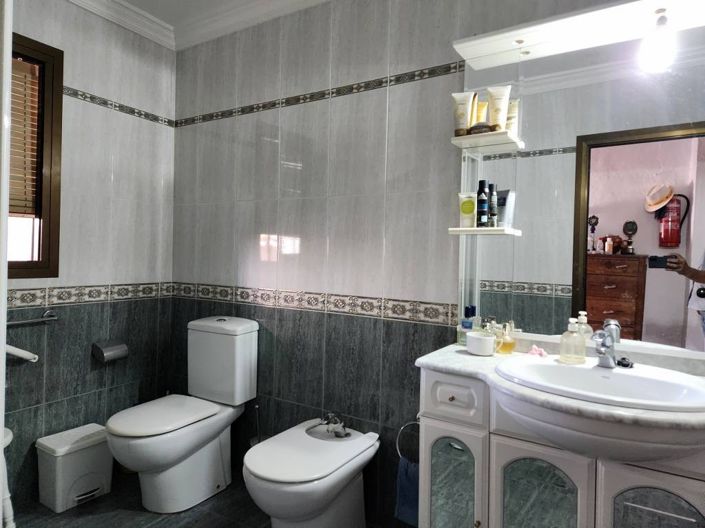 Image No.15-4 Bed Townhouse for sale