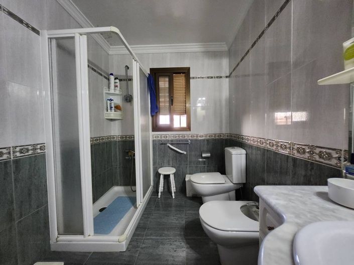 Image No.16-4 Bed Townhouse for sale