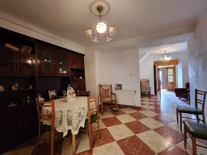 Image No.11-5 Bed Townhouse for sale