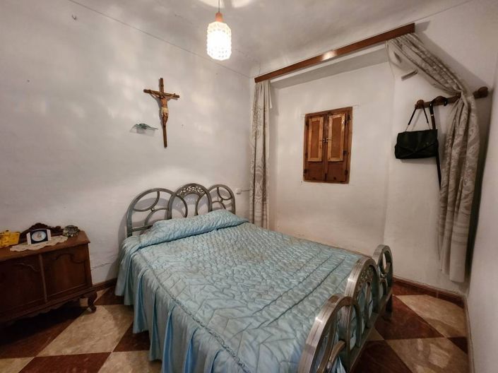 Image No.13-5 Bed Townhouse for sale