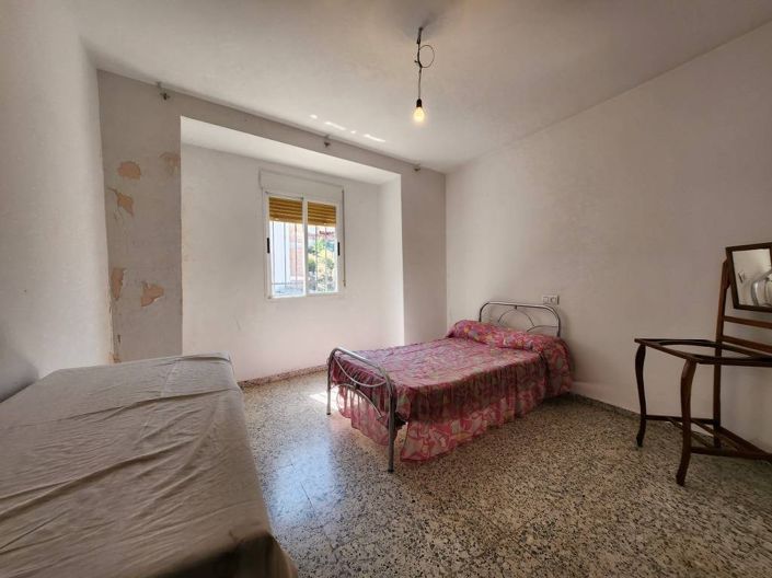 Image No.14-5 Bed Townhouse for sale