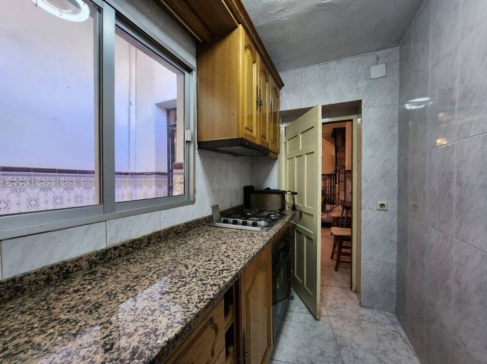 Image No.6-5 Bed Townhouse for sale