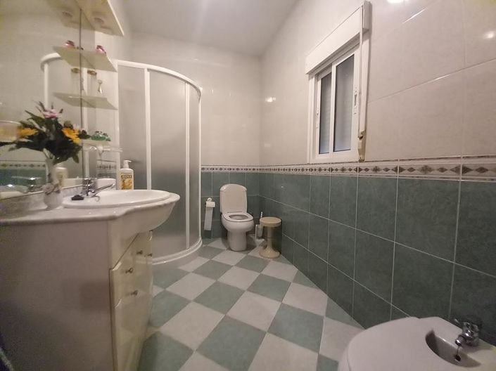 Image No.22-3 Bed Flat for sale