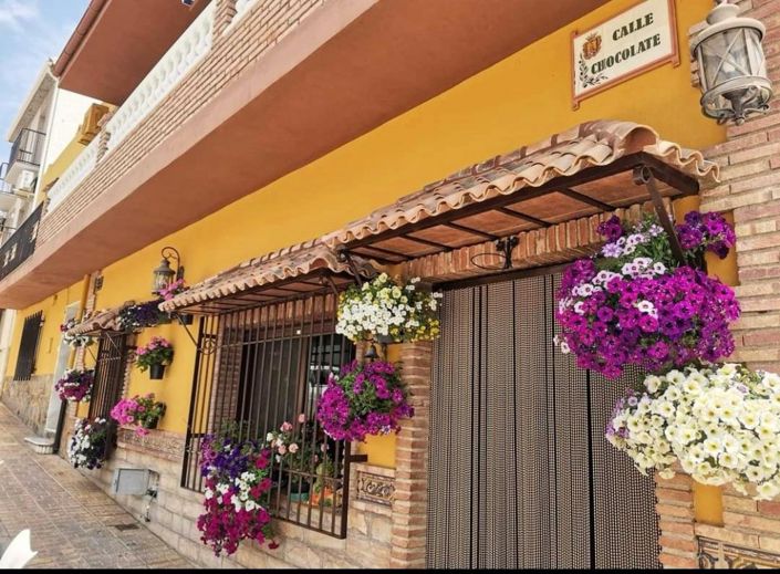 Image No.29-3 Bed Flat for sale