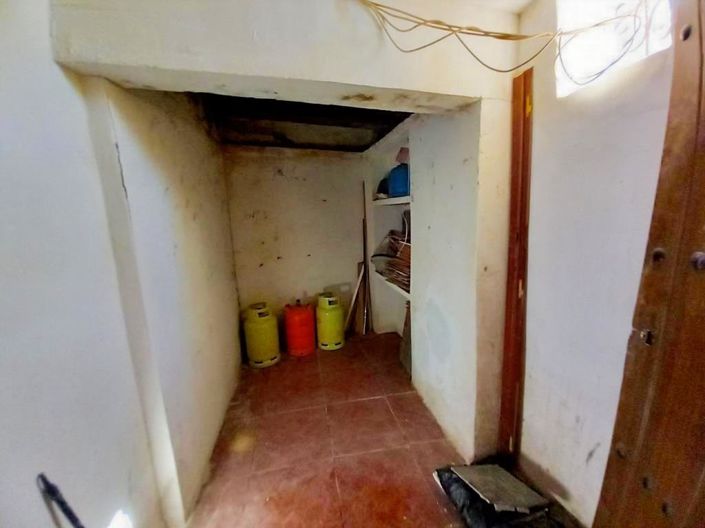 Image No.12-4 Bed Townhouse for sale