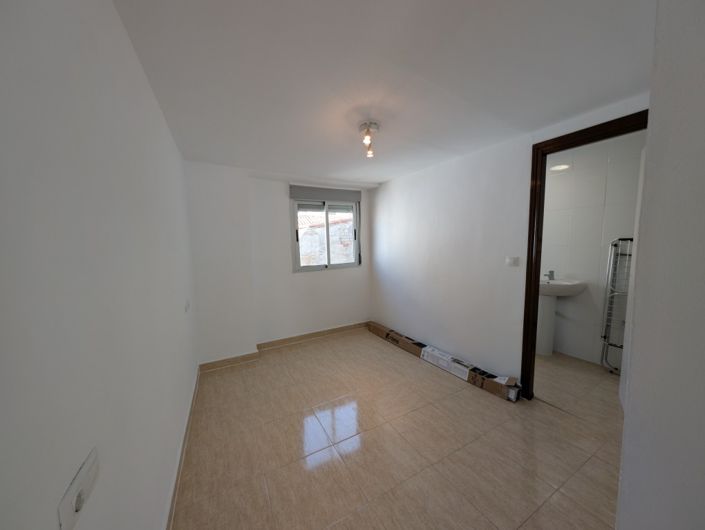 Image No.25-3 Bed Townhouse for sale