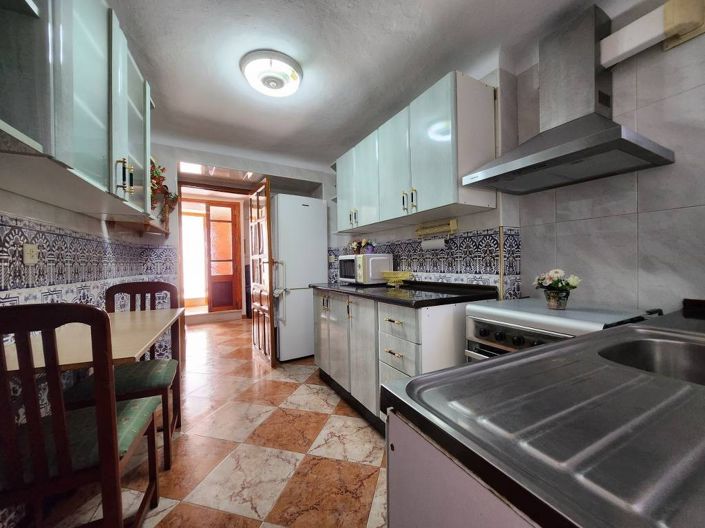 Image No.4-4 Bed Townhouse for sale