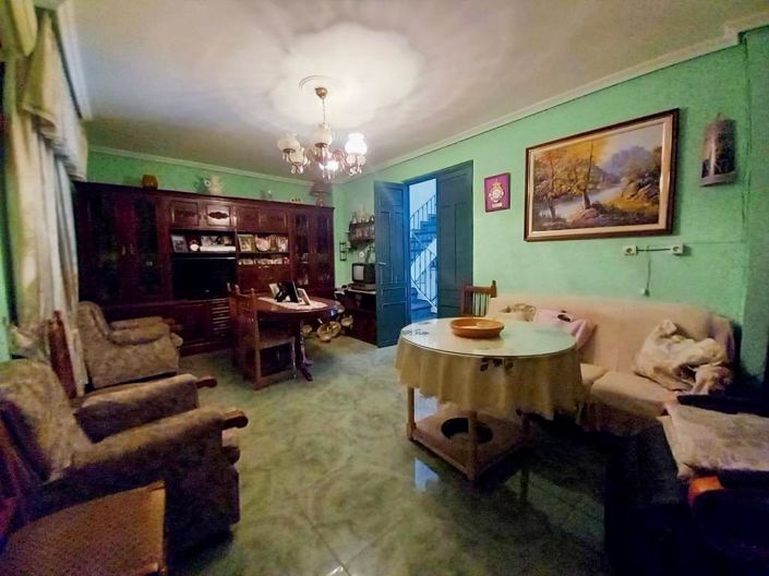 Image No.17-4 Bed Townhouse for sale