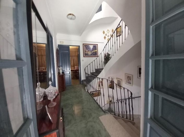 Image No.20-4 Bed Townhouse for sale