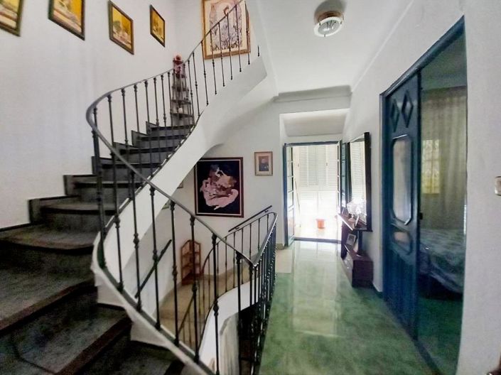 Image No.10-4 Bed Townhouse for sale