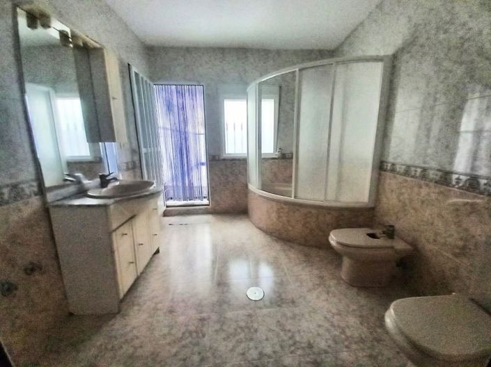 Image No.15-3 Bed Townhouse for sale