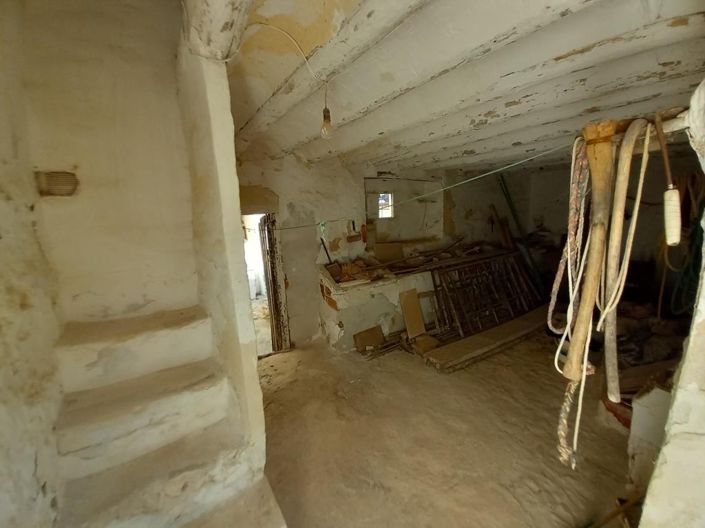 Image No.12-5 Bed Townhouse for sale