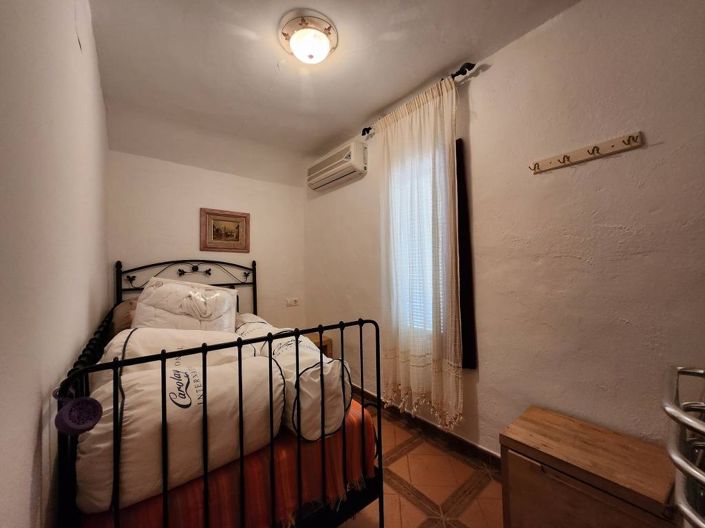 Image No.12-6 Bed Country House for sale