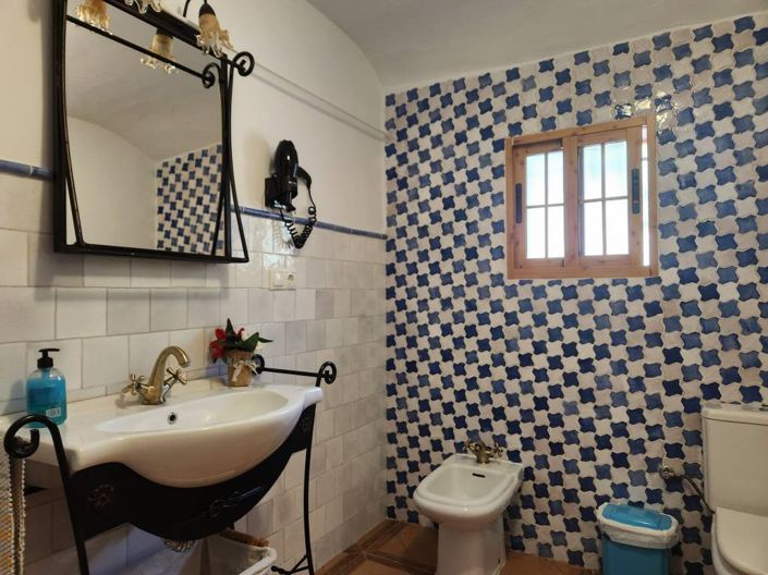 Image No.15-6 Bed Country House for sale