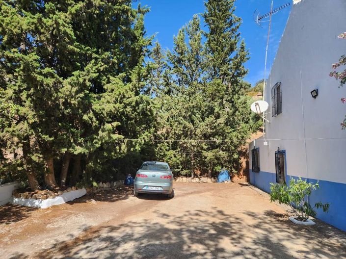 Image No.18-6 Bed Country House for sale