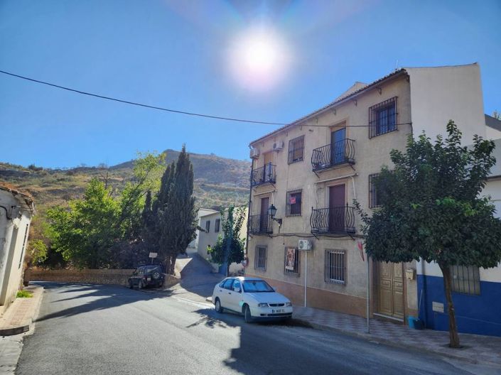 Image No.20-3 Bed Apartment for sale